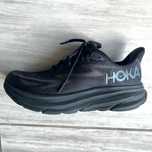 Hoka Clifton 9 - size 8.5 - Picture 2 of 6